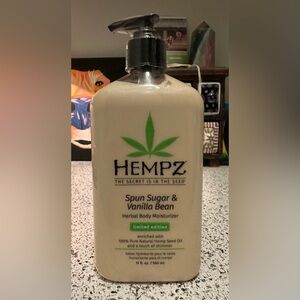 NEW/SEALED — Hempz 17oz Spun Sugar & Vanilla Bean Herbal Moisturizer